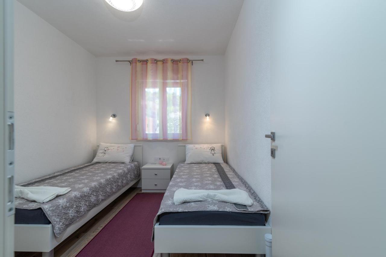Apartment Gagula With Jacuzzi Trogir Luaran gambar