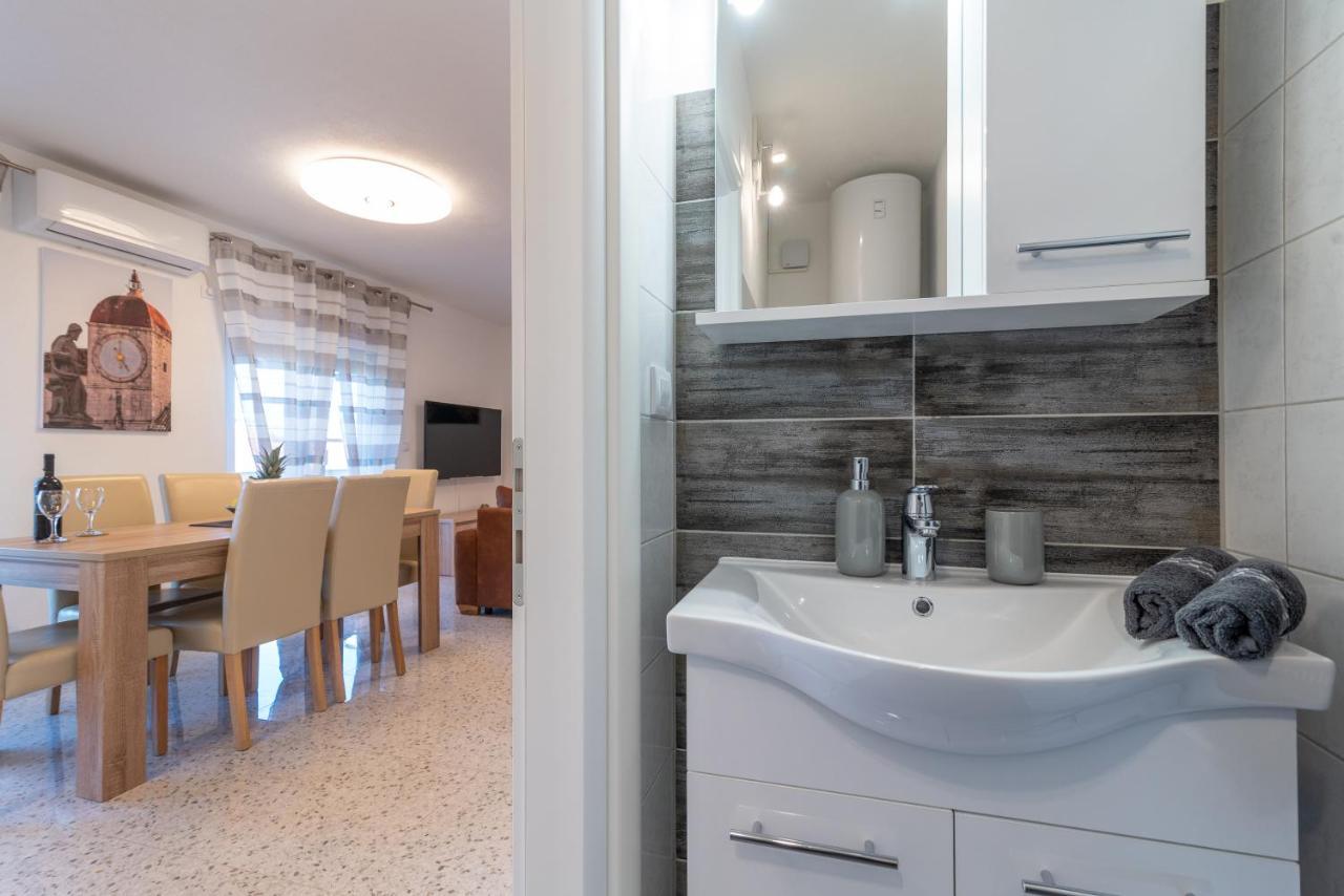 Apartment Gagula With Jacuzzi Trogir Luaran gambar
