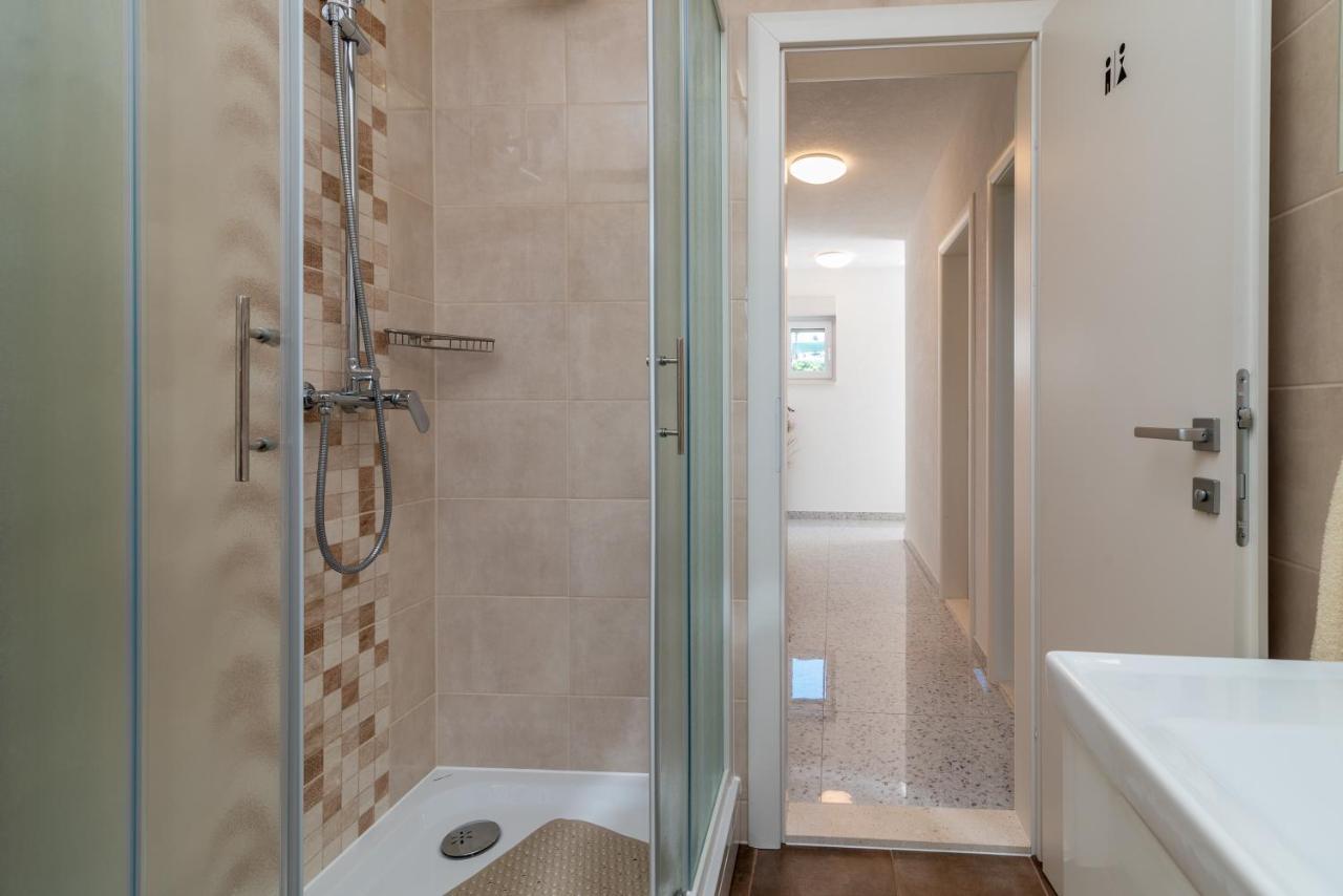 Apartment Gagula With Jacuzzi Trogir Luaran gambar